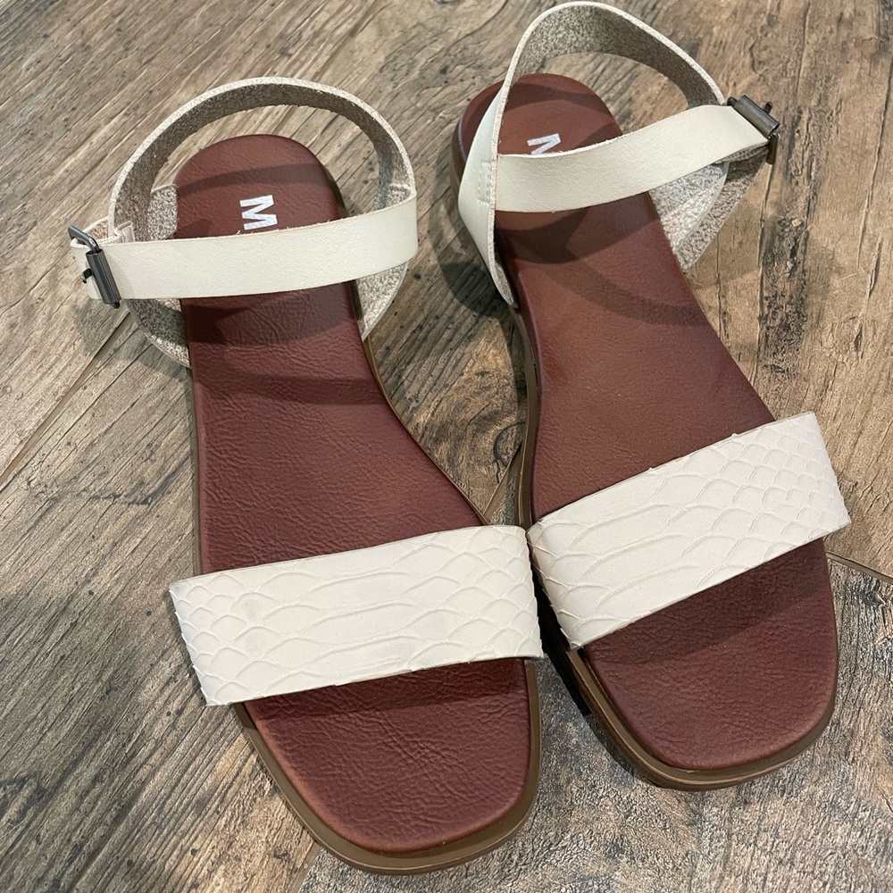 MIA Women’s Saltwater-Style Cream Brown Sandals with Snake Skin Pattern